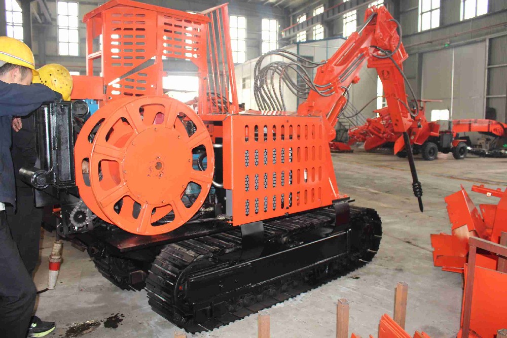 用手代替扒渣機作業,礦工們為何直呼不可能