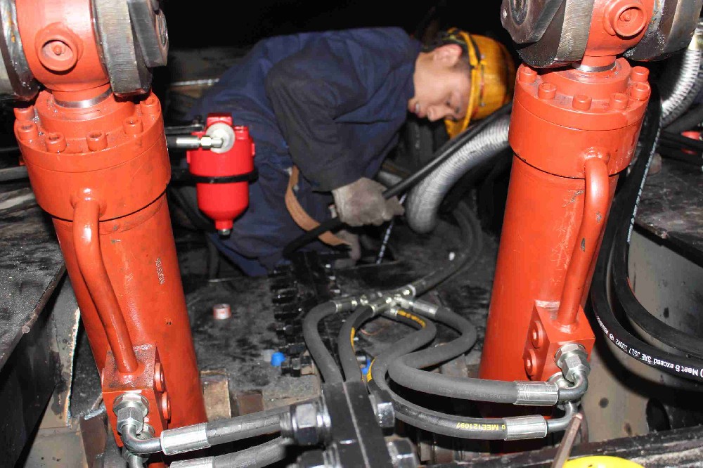 湖南扒渣機(jī)一機(jī)多用改造方案：省錢又高效！
