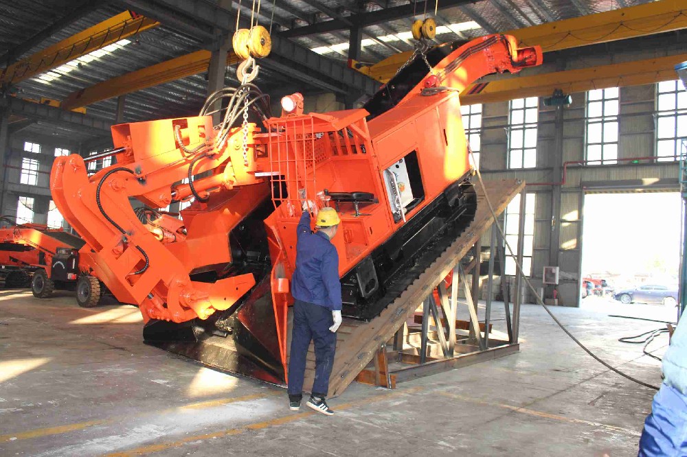 六盤水履帶式 vs. 輪式扒渣機，哪種更適合你？
