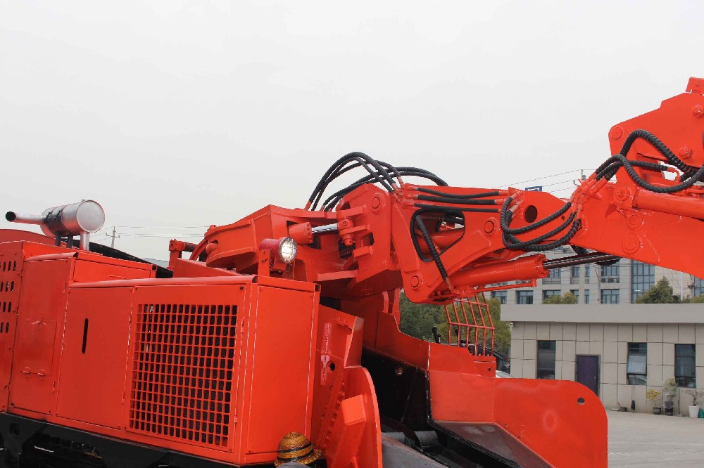 扒渣機在磷礦開采中的應用特色:滿足磷礦開采特殊需求