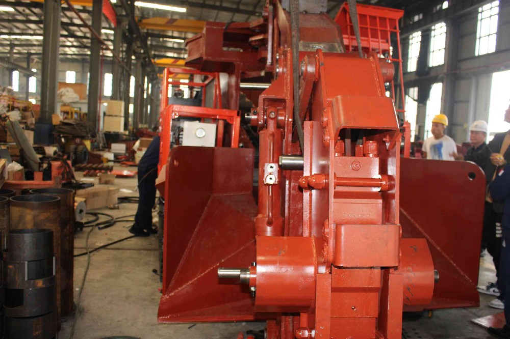 蘭州扒渣機液壓油更換周期及品牌推薦
