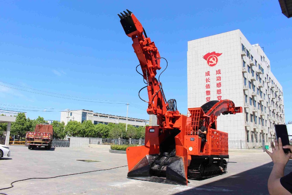 礦山生產(chǎn)效率提高50%的神器：液壓扒渣機(jī)
