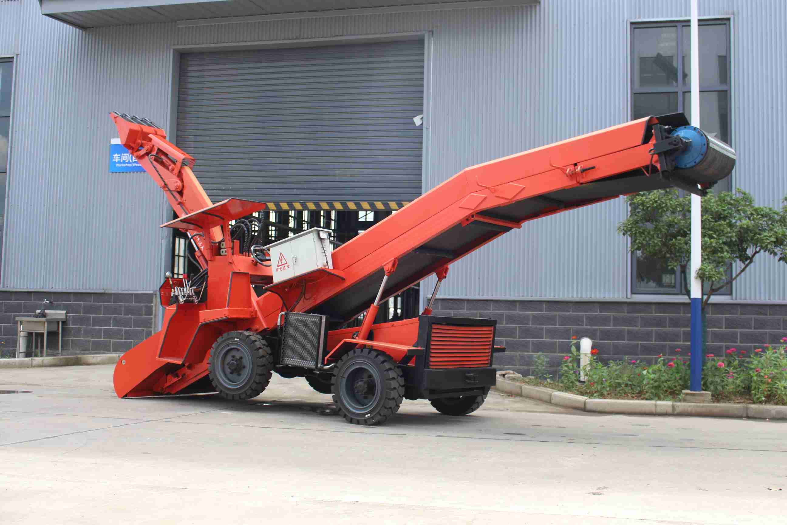 扒渣機生產(chǎn)廠家哪家強？中良扒渣機廠家電話咨詢