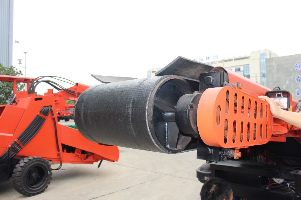 撬毛臺車在破碎頂板條件下的作業技巧
