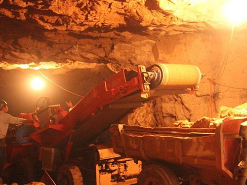 余總江西贛州工地礦洞扒渣機(jī)工作現(xiàn)場(chǎng)