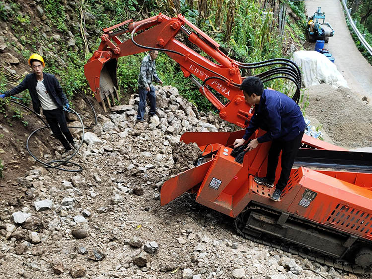 隧道扒渣機.jpg 隧道扒渣機.jpg