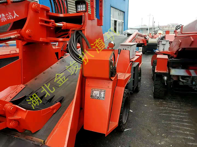 輪式皮帶扒渣機(jī) 輪式皮帶扒渣機(jī)1120-02.jpg