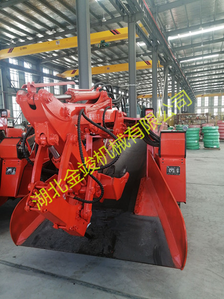 輪式扒渣機(jī)帶破碎錘 破碎錘型扒渣機(jī)3.jpg